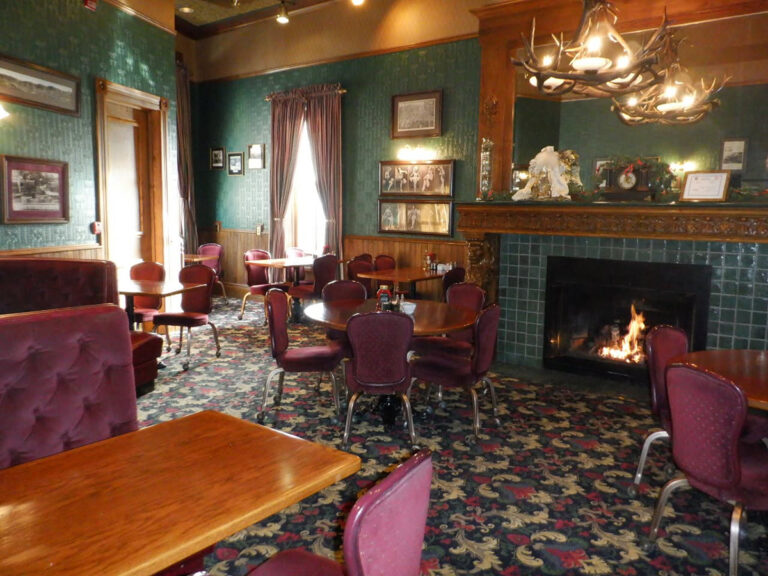 historic bullock hotel dining room 768x576