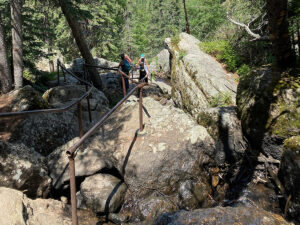 sunday gulch trail rocks rail 300x225