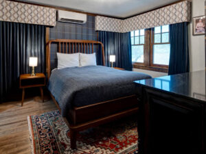 custer state park lodge room 300x225