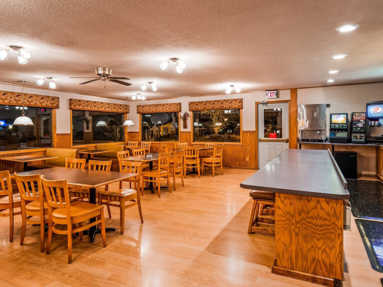 deadwood miners hotel restaurant seating 768x576