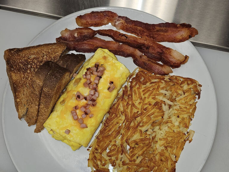 oasis fireside sturgis breakfast 768x576