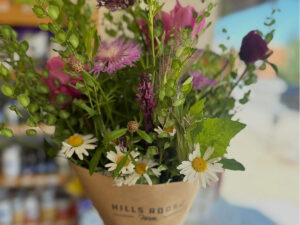 staple and spice market hills roost flowers 300x225