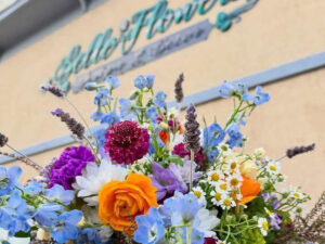 belle flowers bouquet and sign 300x225