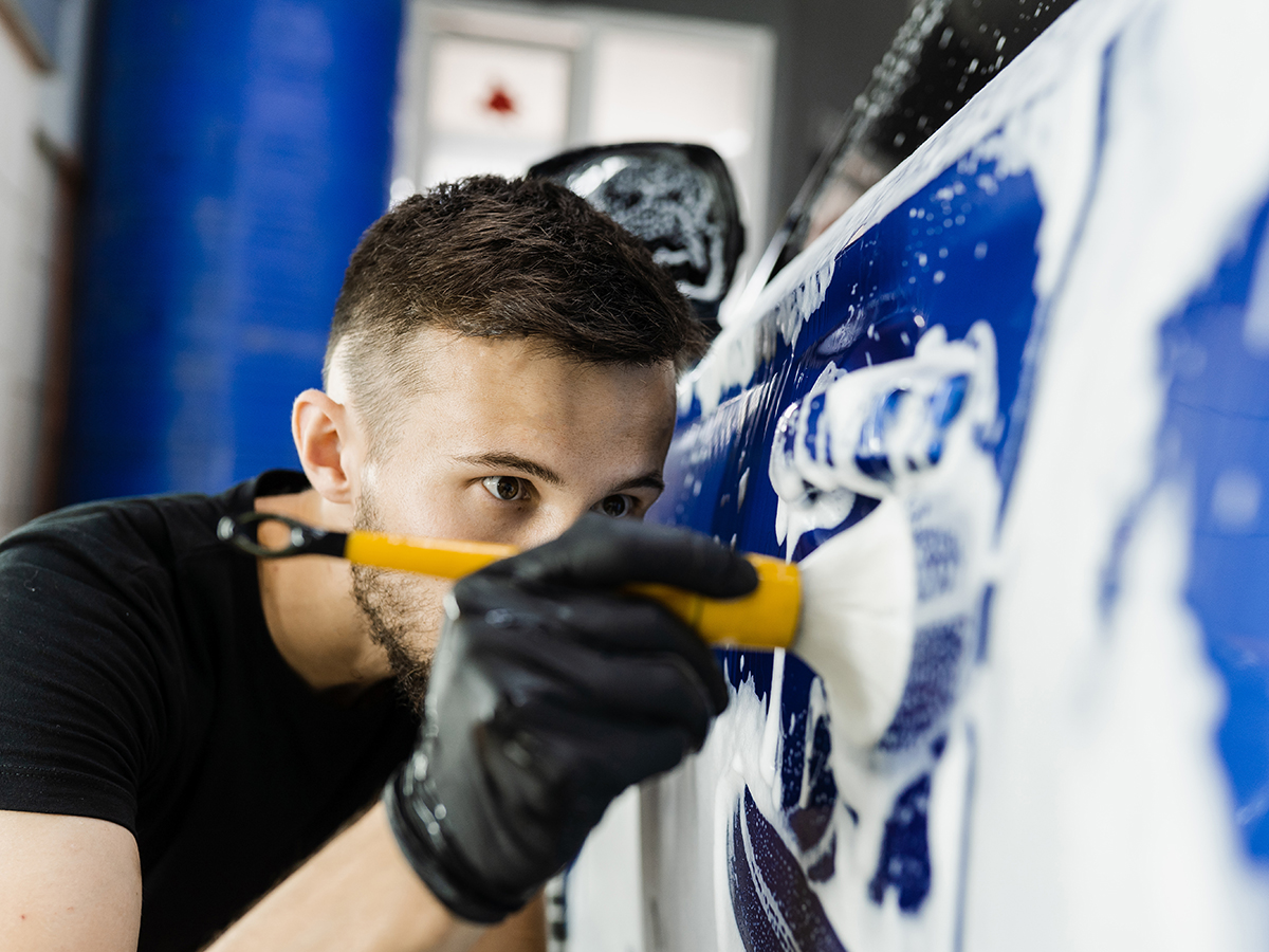Cleaning a car to prepare for vinyl application