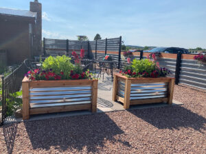 lazy r bar and grill patio 300x225