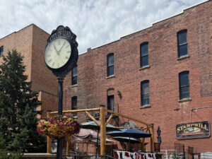 stampmill inn patio 300x225